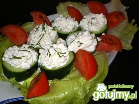 Ogórki faszerowane serkiem wiejskim