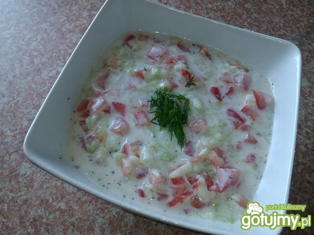 Ogórki i pomidory w tzatzikach