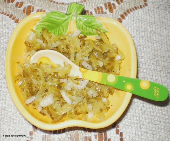 Ogórki kiszone z cebulką –tarte :