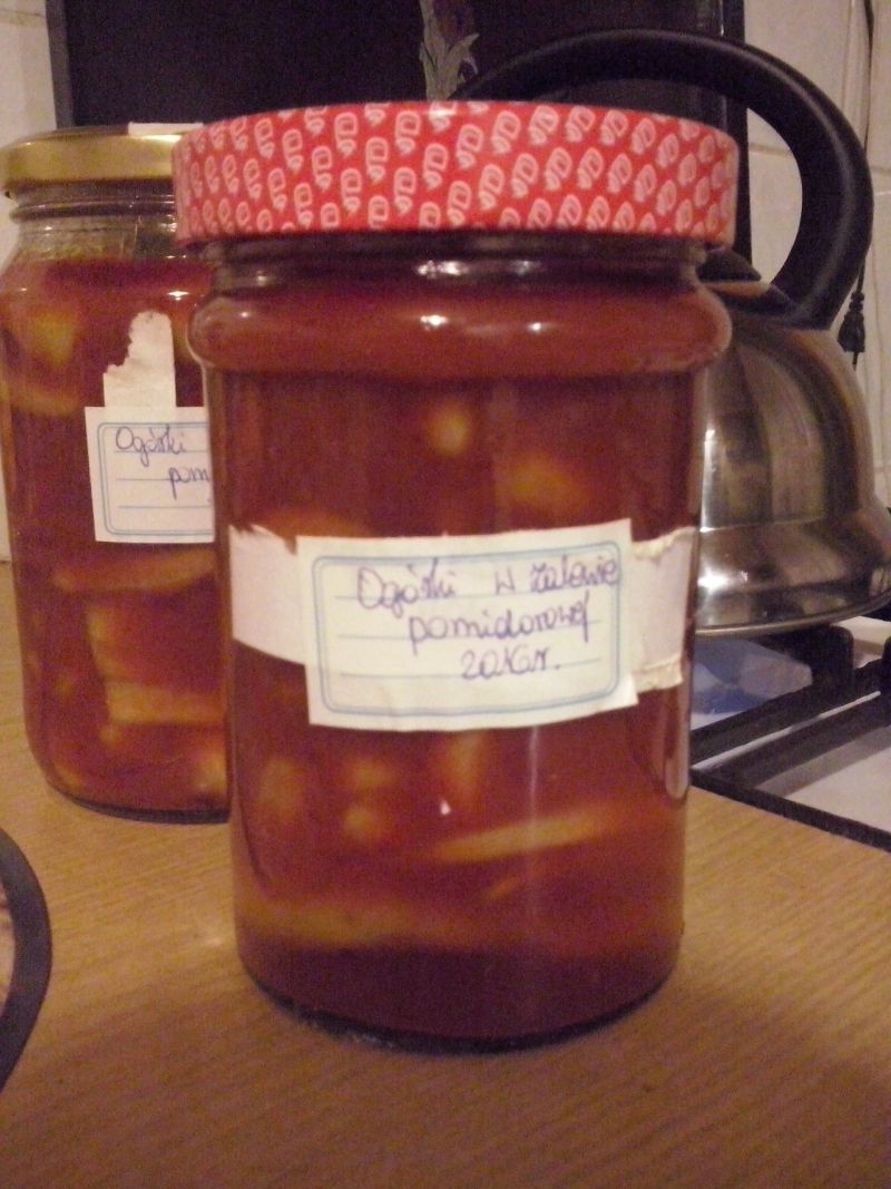 Ogórki szklarniowe w zalewie pomidorowej Ogórki szklarniowe w zalewie pomidorowej