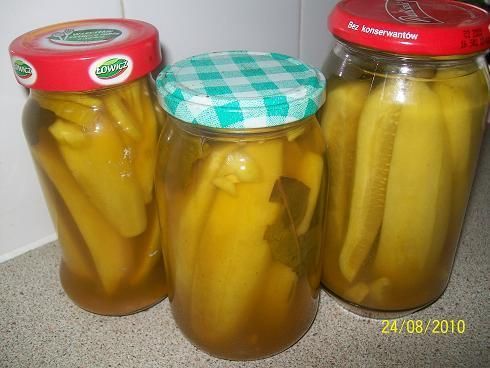 Ogorki w zalewie curry.