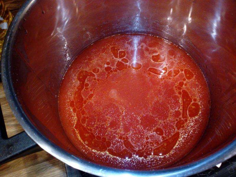 Ogórki w zalewie ketchupowej