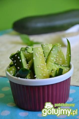 Ogórki w zalewie sezamowej