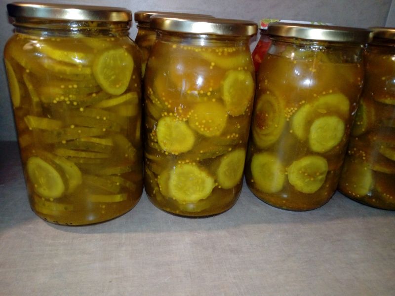 Ogórki z curry i chili w słoikach