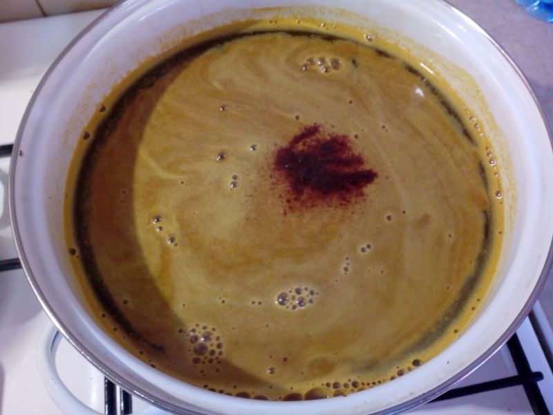 Ogórki z curry i chili w słoikach