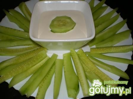 Ogórki z dipem jogurtowym Ogórki z dipem jogurtowym