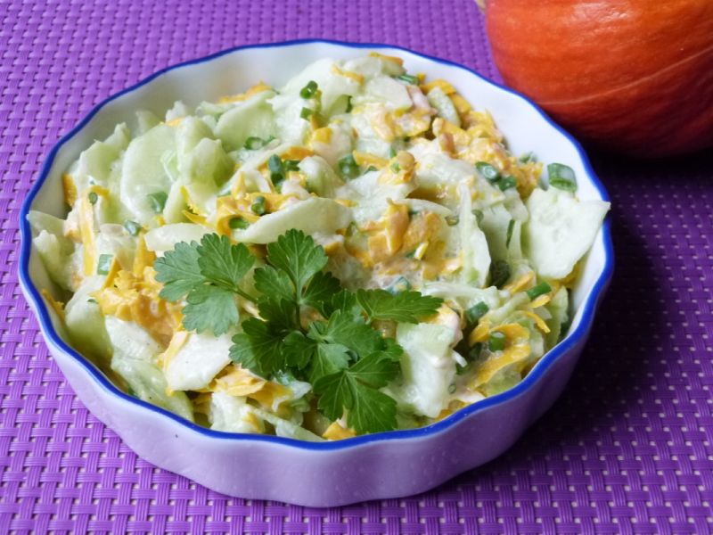 Ogórki z dynią i szczypiorkiem