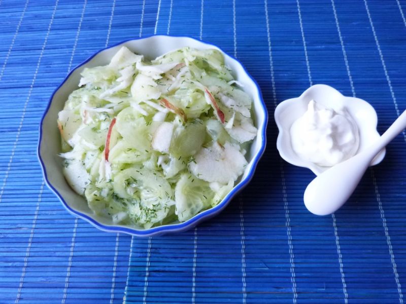 Ogórki z kalarepą i jabłkami Ogórki z kalarepą i jabłkami