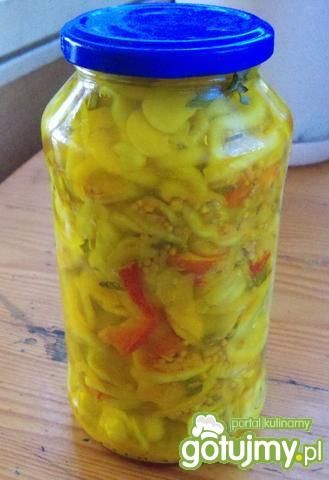 Ogórki z kurkumą i gorczycą.