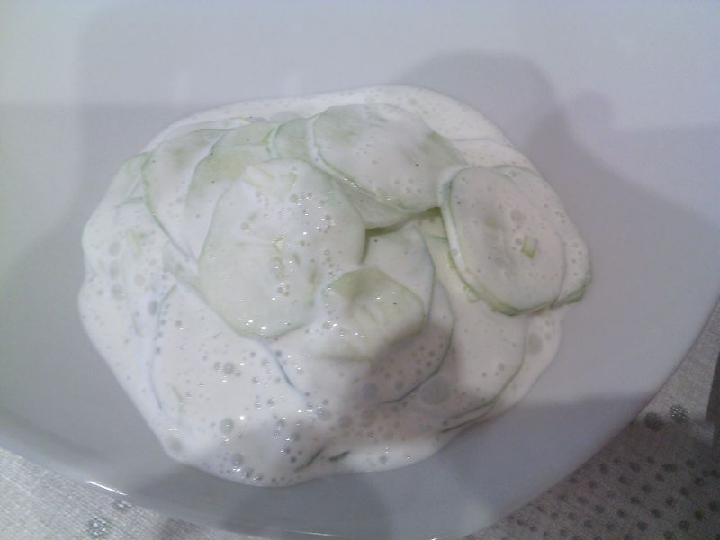 Ogórki z porem i jogurtem greckim