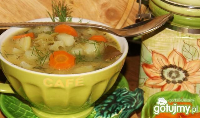 Ogórkowa na rosole wołowym 