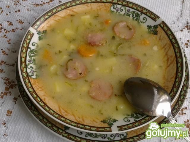 Ogórkowa z chrzanem i kiełbaską 