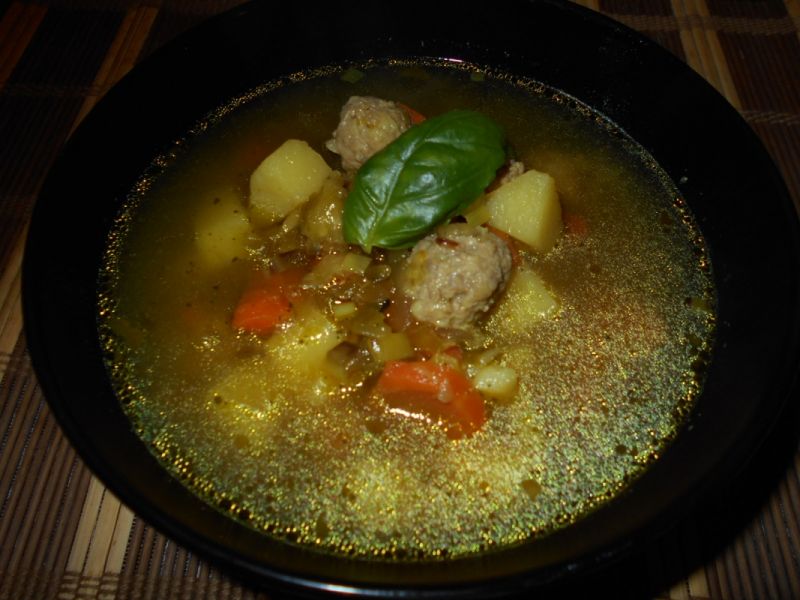 Ogórkowa z kuleczkami Ogórkowa z kuleczkami