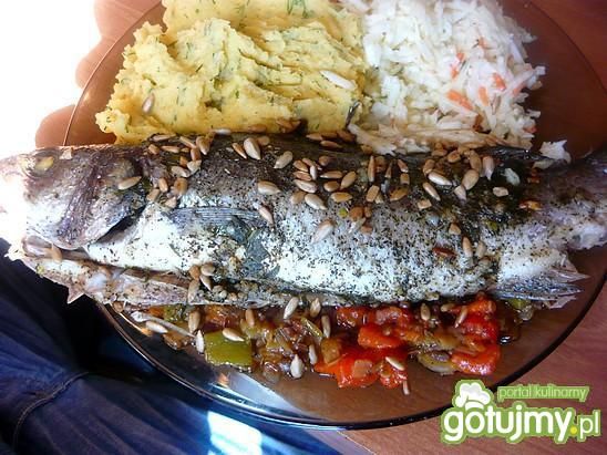 Okoń nadziany warzywami