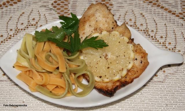 Okoń nilowy marynowany w soku cytrynowym Okoń nilowy marynowany w soku cytrynowym