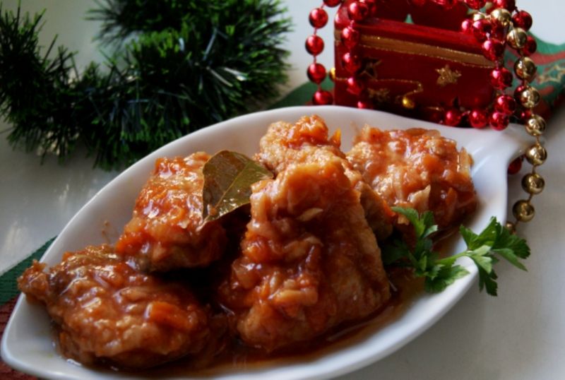 Okoń nilowy w jarzynach z płatkami paprykowymi Okoń nilowy w jarzynach z płatkami paprykowymi