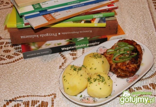 Okoń nilowy z sosem salsa   :