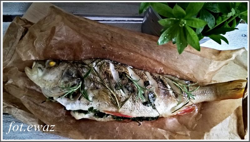 Okoń pieczony w ziolach Okoń pieczony w ziolach