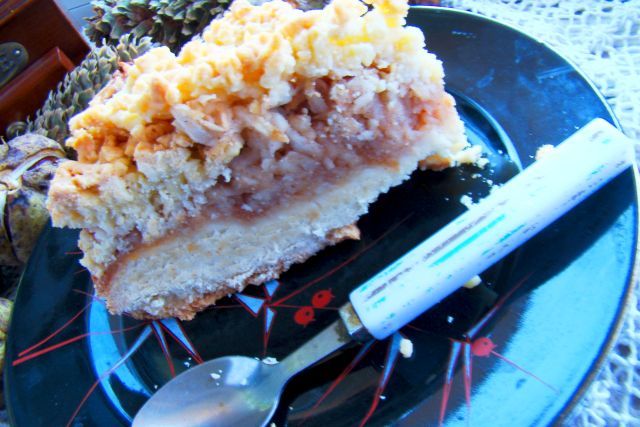 Okrągłe ciasto z jabłuszkami