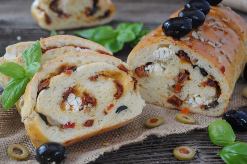 Oliwkowo- pomidorowa rolada Oliwkowo- pomidorowa rolada