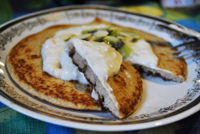 Omlet białkowy z bananowo-kokosową nutą
