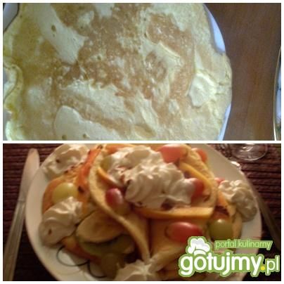 Omlet biszkoptowy z kremem i owocami  Omlet biszkoptowy z kremem i owocami