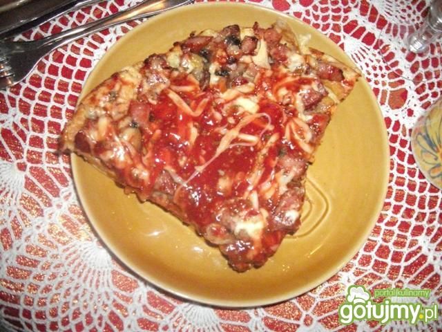 Omlet cebulowy z pieczarkami i kiełbasą Omlet cebulowy z pieczarkami i kiełbasą