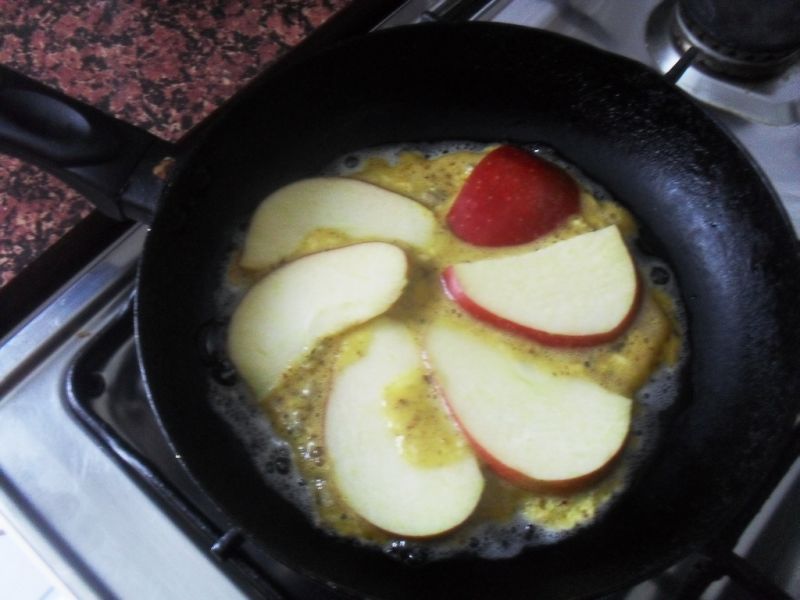 Omlet jabłkowy z rana