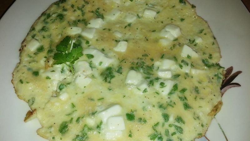 Omlet jajeczny z fetą Omlet jajeczny z fetą