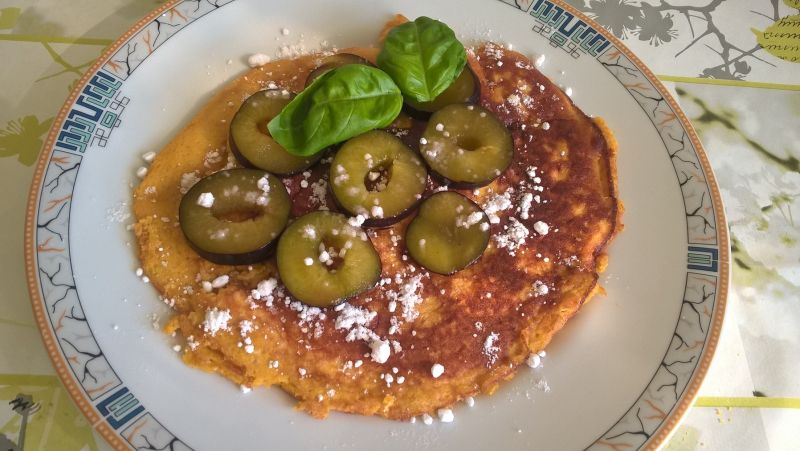 Omlet morelowy ze śliwkami Omlet morelowy ze śliwkami