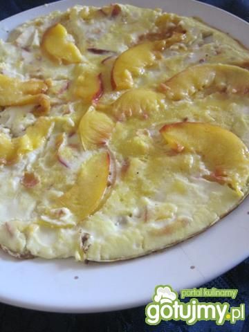Omlet na słodko z nektarynkami Omlet na słodko z nektarynkami