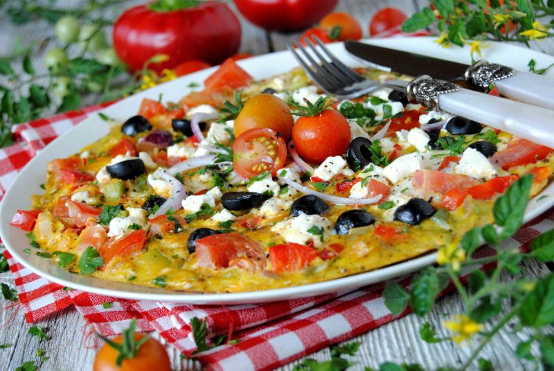 Omlet „sałatka grecka” Omlet „sałatka grecka”