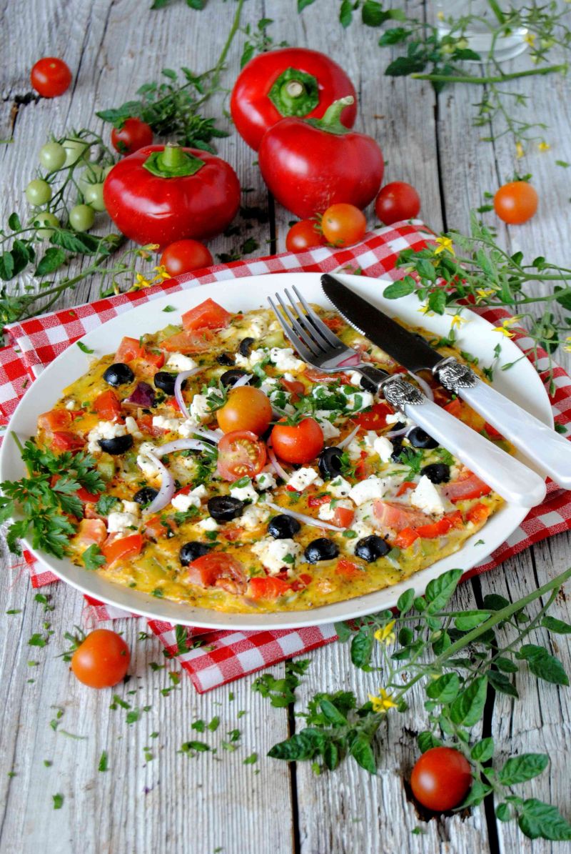 Omlet „sałatka grecka” Omlet „sałatka grecka”