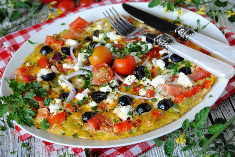 Omlet „sałatka grecka” Omlet „sałatka grecka”