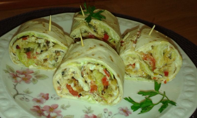 Omlet warzywny w tortilli Omlet warzywny w tortilli