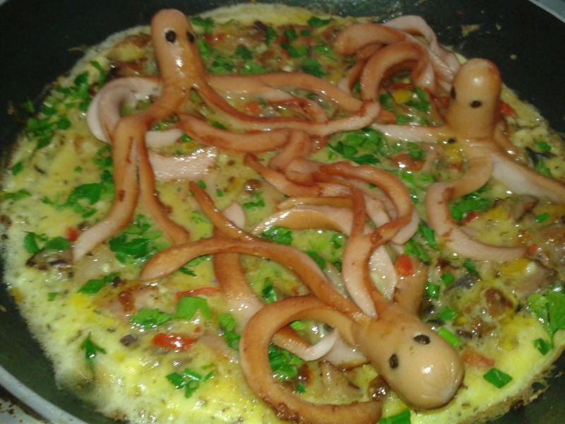 Omlet warzywny z ośmiorniczkami