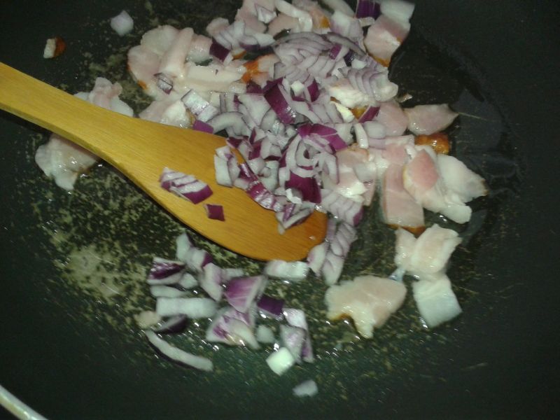 Omlet warzywny z ośmiorniczkami