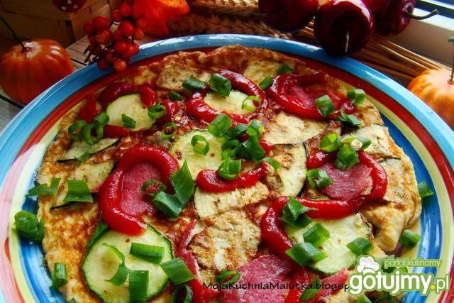Omlet z bakłażanem cukinią i salami  Omlet z bakłażanem cukinią i salami