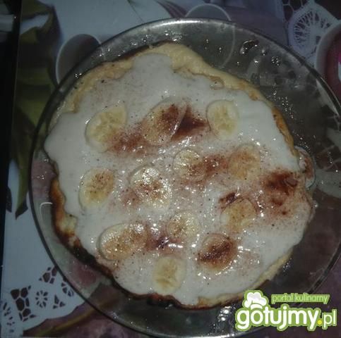 Omlet z bananami i bitą śmietaną
