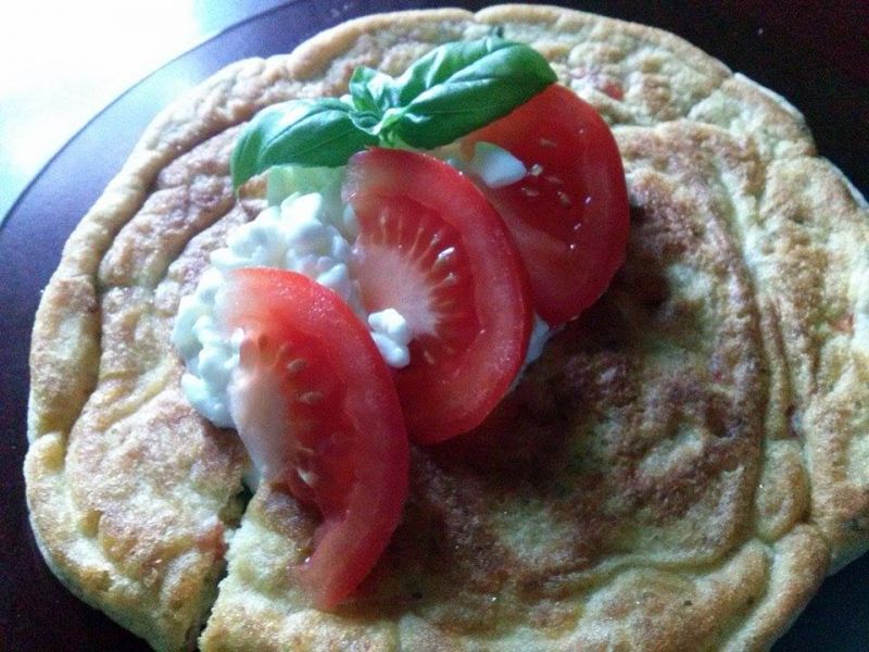 Omlet z bazylią i pomidorami  Omlet z bazylią i pomidorami