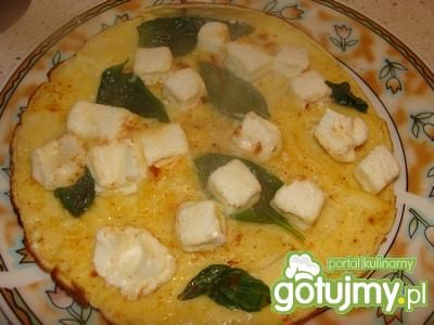 Omlet z fetą i bazylią Omlet z fetą i bazylią