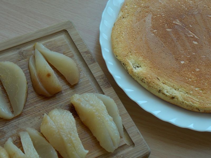 Omlet z gruszkami i czekoladą