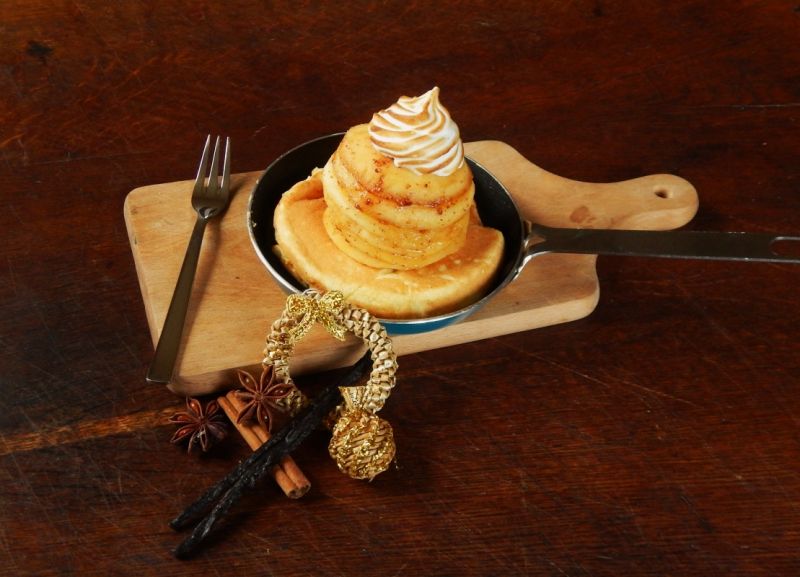 Omlet z karmelizowanym jabłkiem