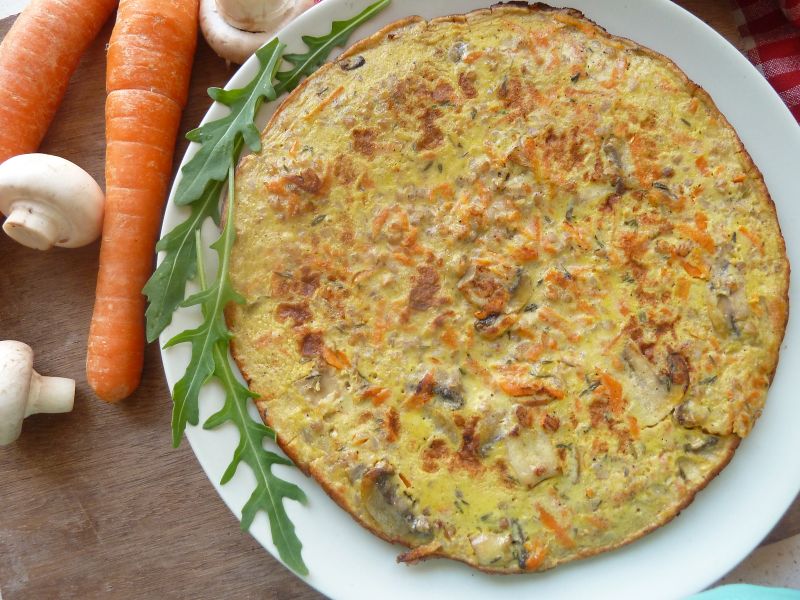 Omlet z kaszą gryczaną, pieczarkami i marchewką Omlet z kaszą gryczaną, pieczarkami i marchewką