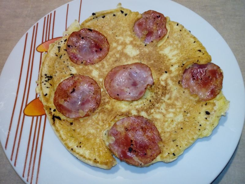 Omlet z kiełbasą