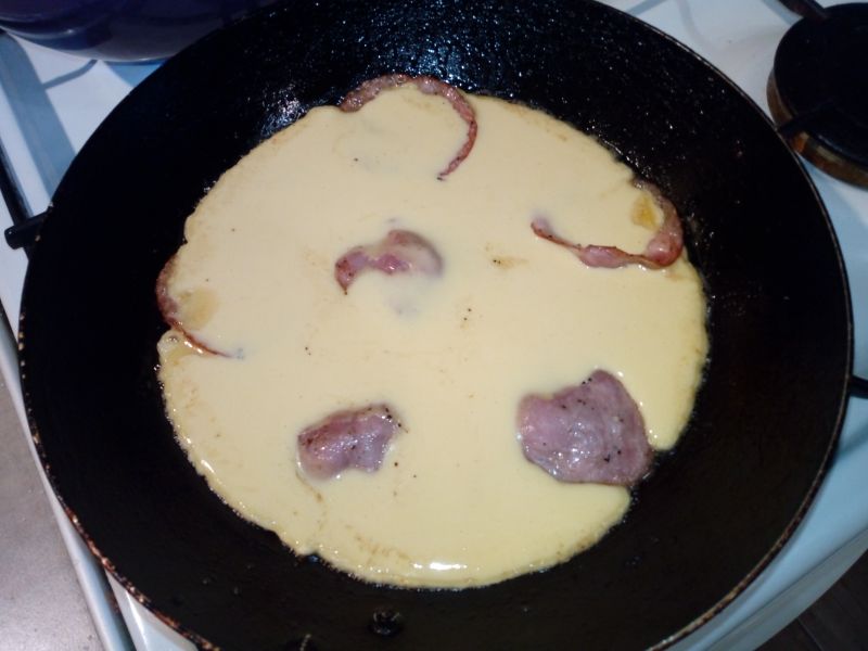 Omlet z kiełbasą
