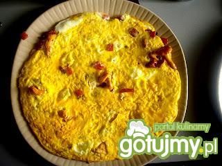 Omlet z kurkami i salami Omlet z kurkami i salami