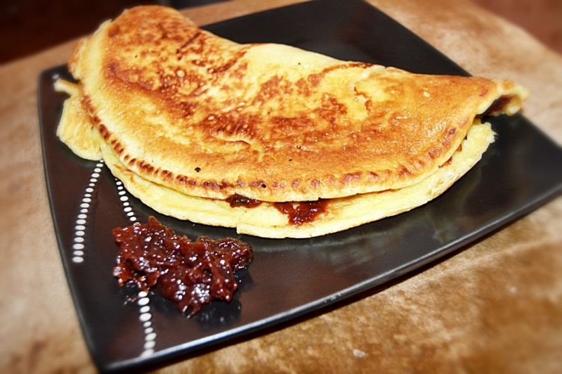 Omlet z migdałami i powidłami śliwkowymi Omlet z migdałami i powidłami śliwkowymi