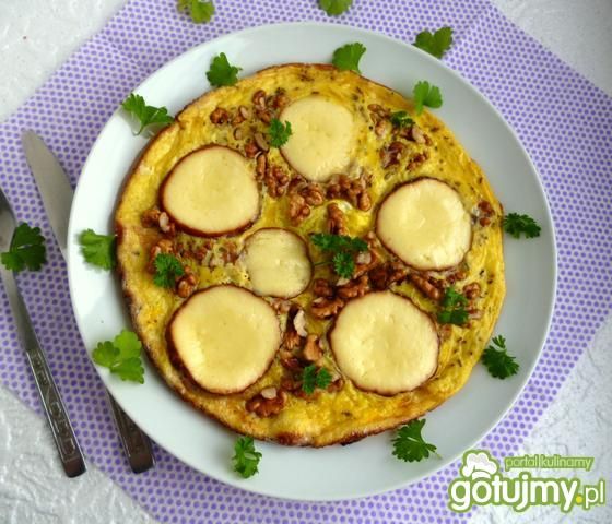 Omlet z oscypkiem i orzechami Omlet z oscypkiem i orzechami