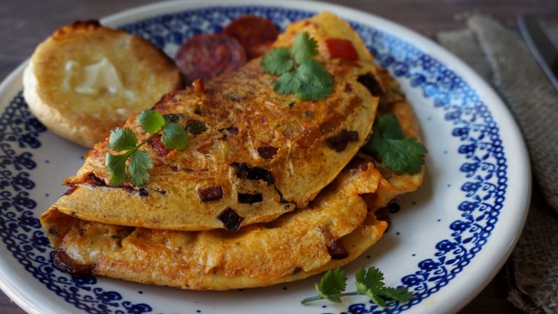 Omlet z papryką i chorizo